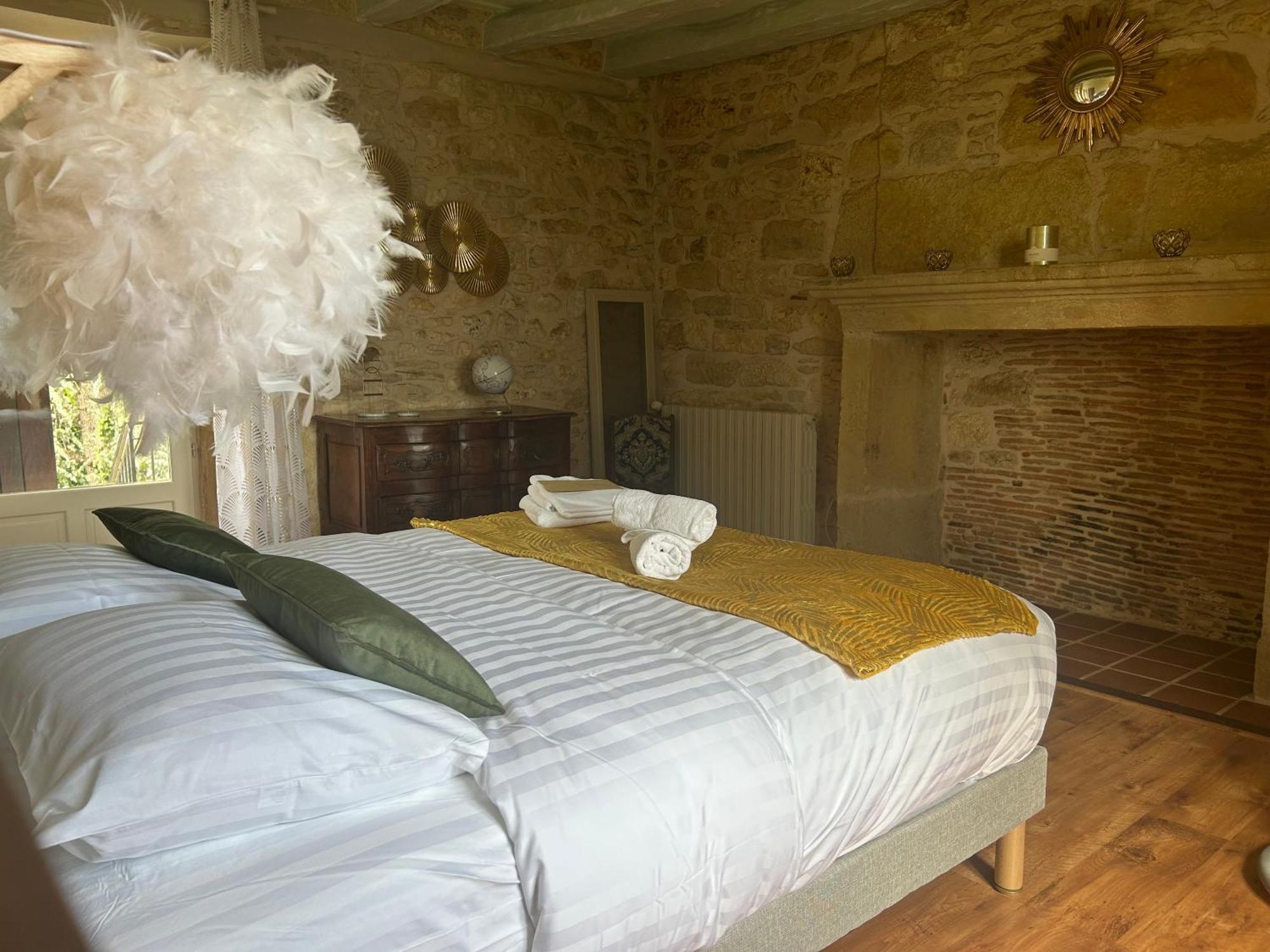 Demeure Du Vallon - Chambres D'Hotes De Charme Azerat Dış mekan fotoğraf